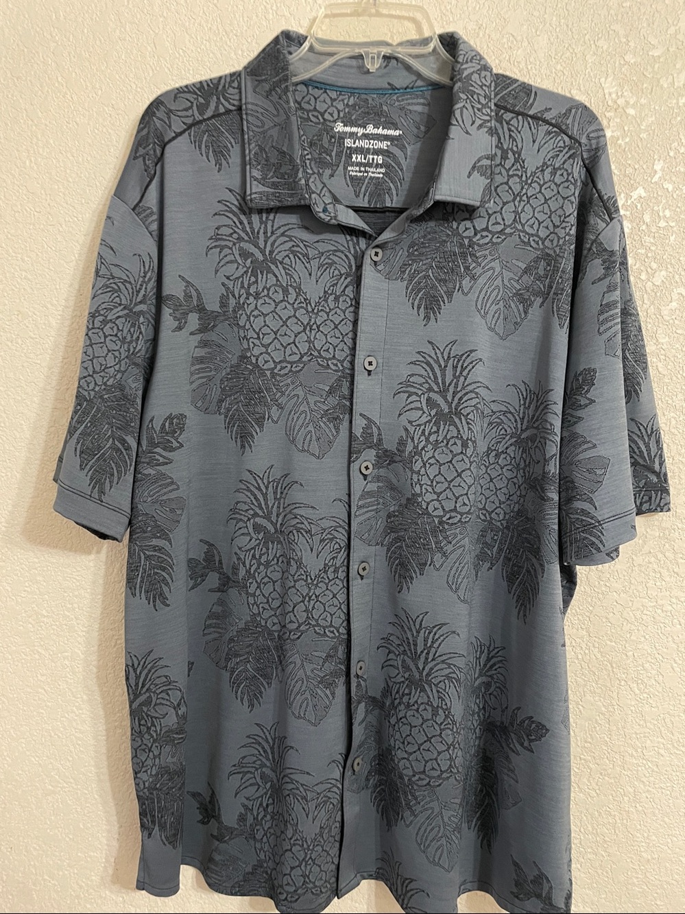 Tommy Bahama men’s pineapple design tropical shirt